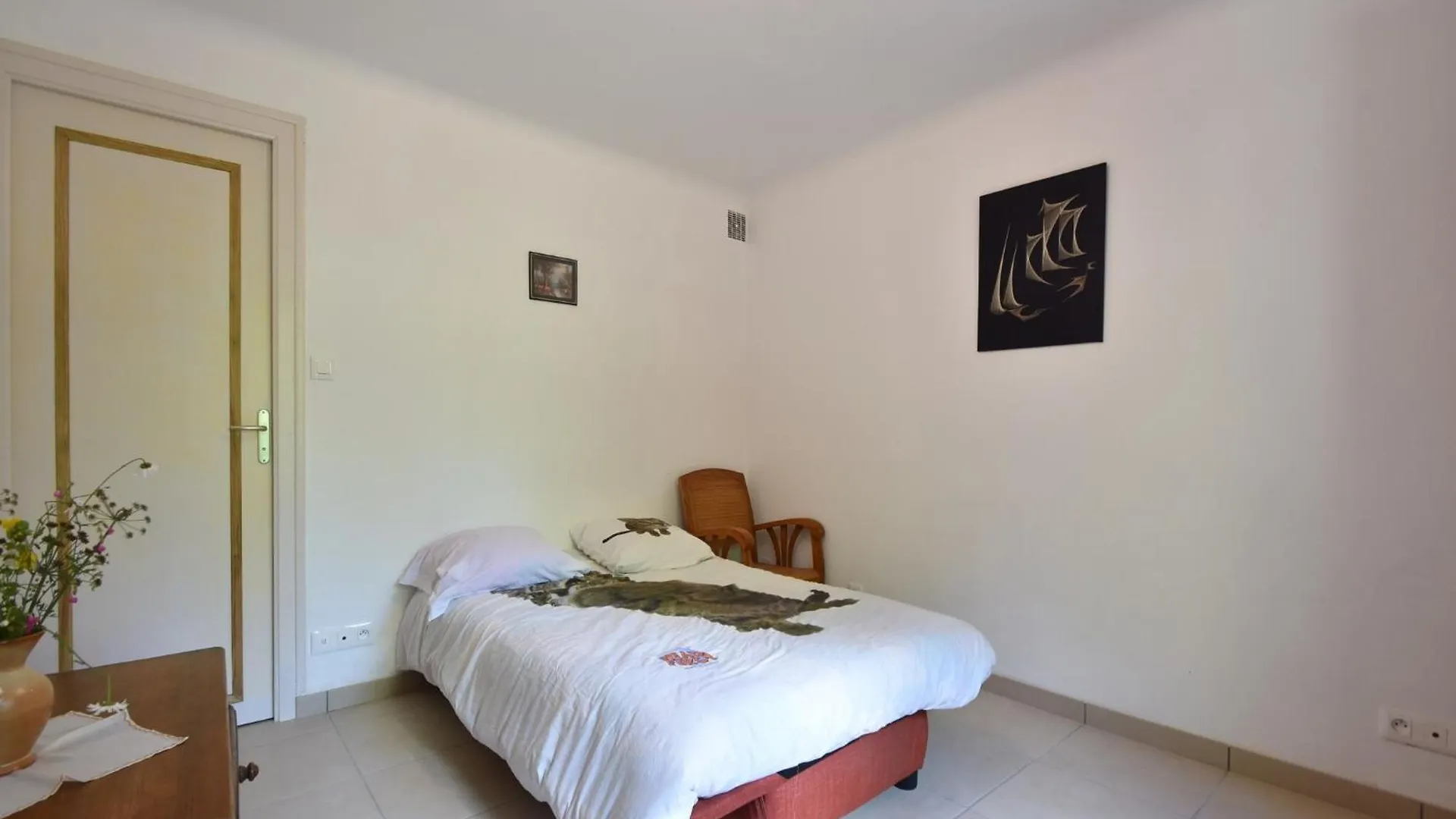 Superb Holiday Home With Private Garden, Cleaning Included Yvias