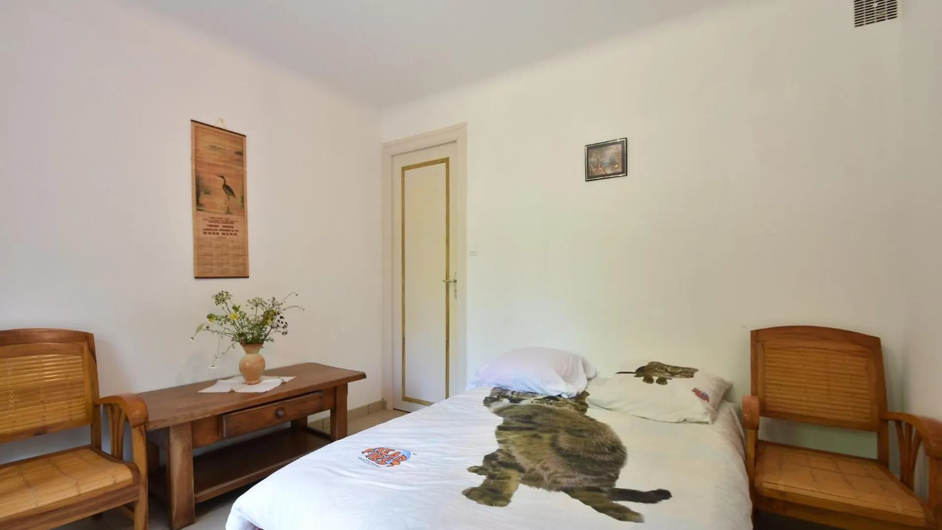 Superb Holiday Home With Private Garden, Cleaning Included Yvias Francia