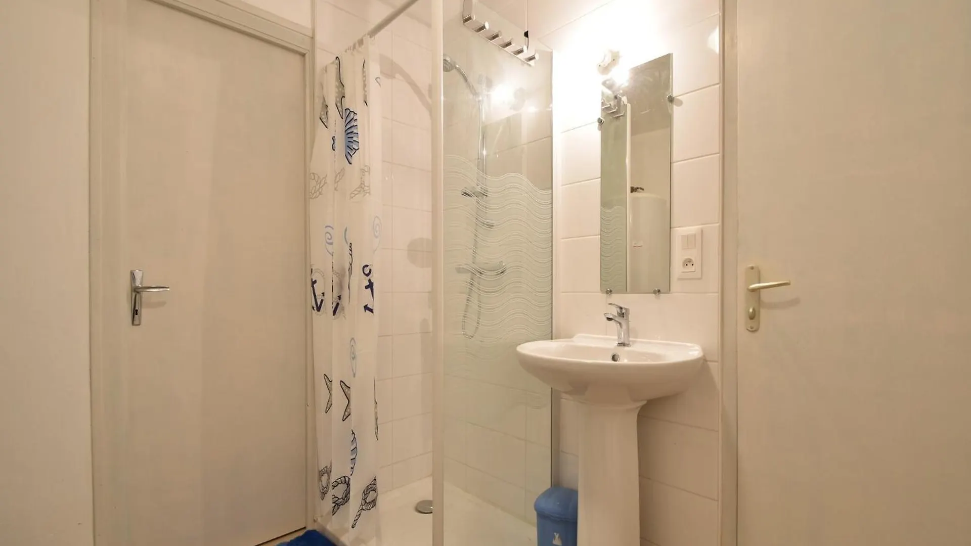 Superb Holiday Home With Private Garden, Cleaning Included Yvias 0*,  Francia