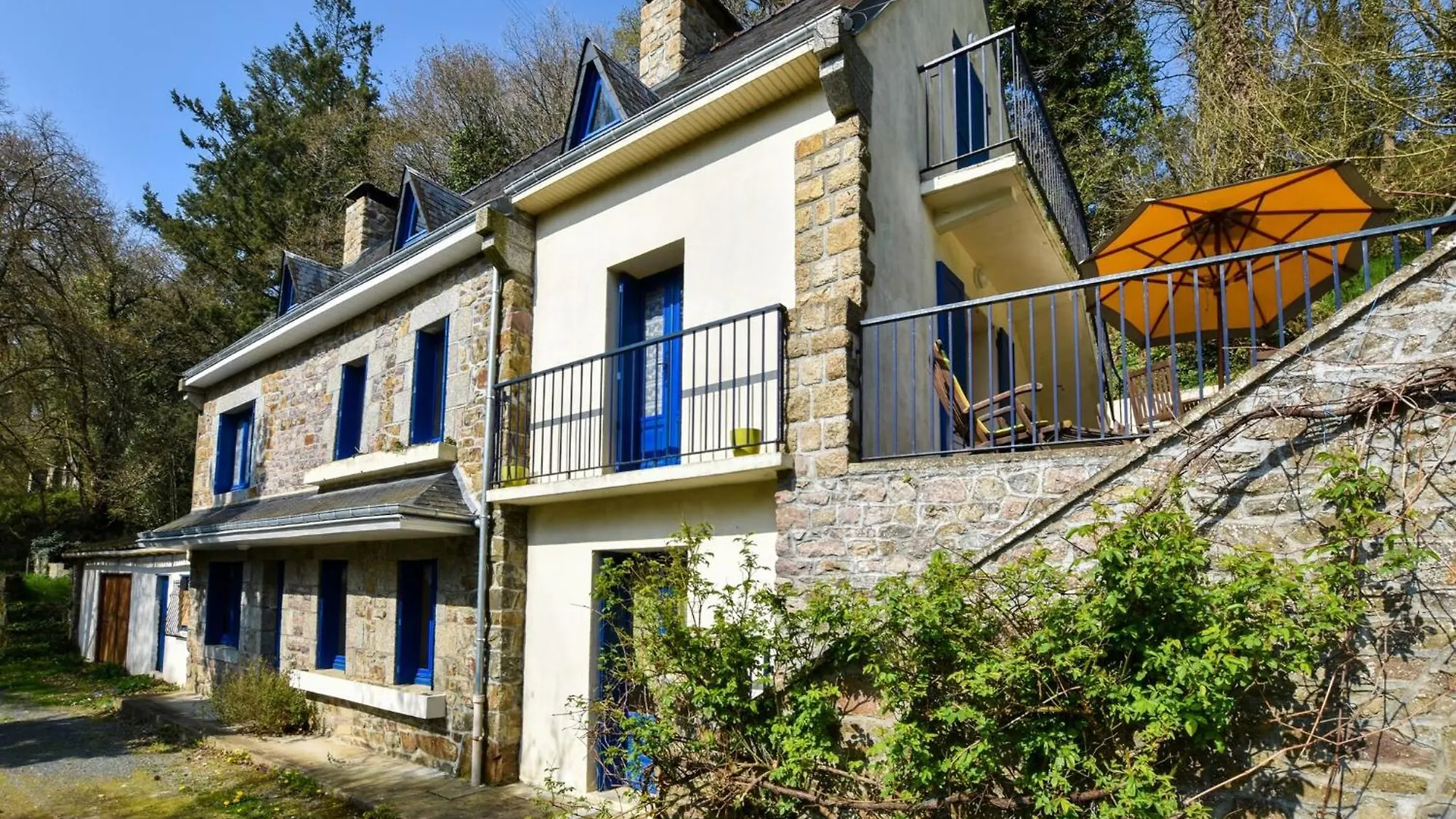 Superb Holiday Home With Private Garden, Cleaning Included Yvias