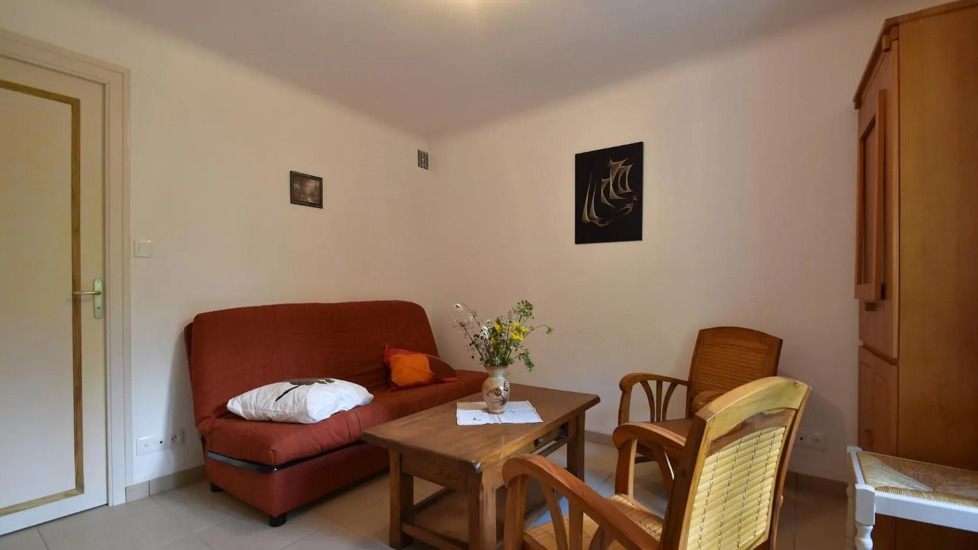 Superb Holiday Home With Private Garden, Cleaning Included Yvias Francia