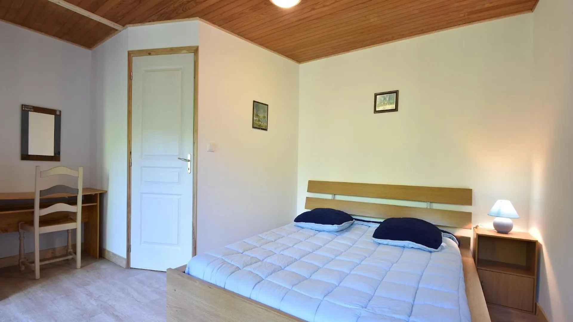 Superb Holiday Home With Private Garden, Cleaning Included Yvias
