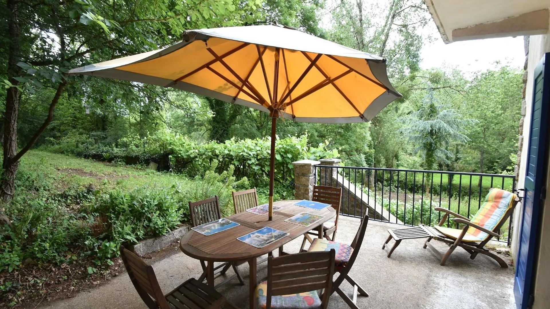 Superb Holiday Home With Private Garden, Cleaning Included Yvias