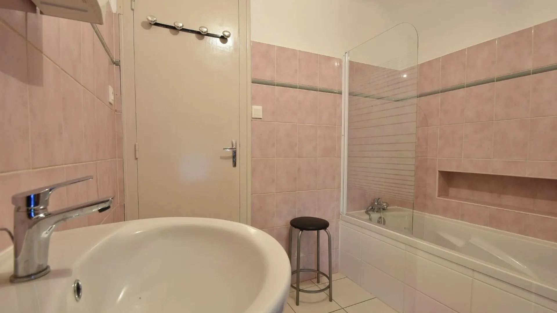 Superb Holiday Home With Private Garden, Cleaning Included Yvias Francia