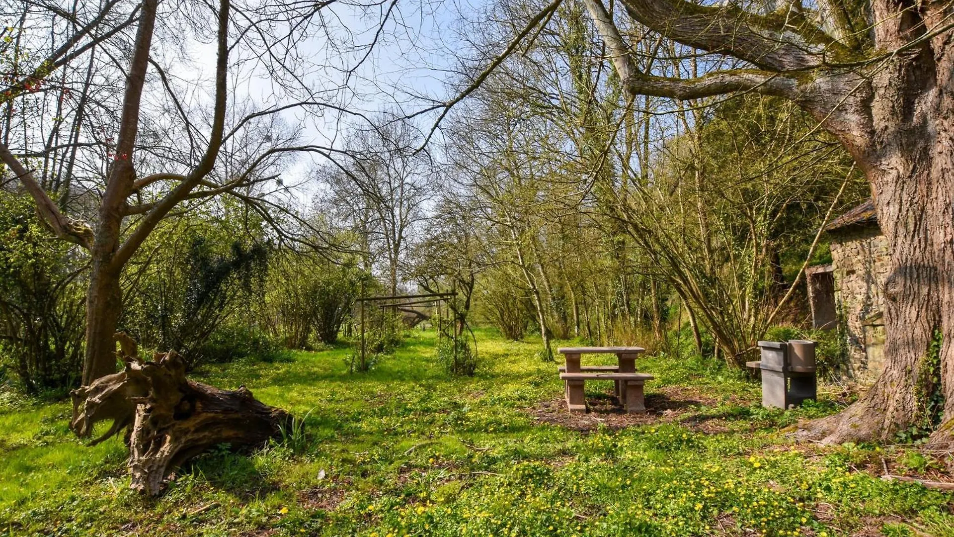 Superb Holiday Home With Private Garden, Cleaning Included Yvias